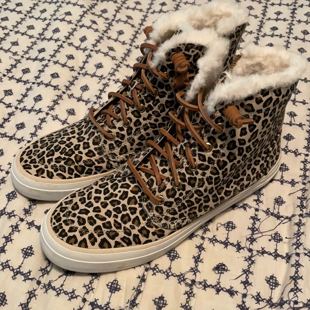 Adorable leopard print ankle boots